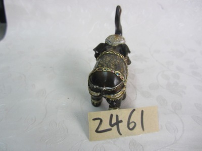 樹脂陶瓷工藝品 棕色伸鼻大象的藝術(shù)與價(jià)值